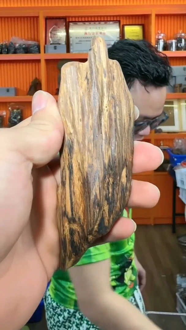 沉香手把件393号多样性发一