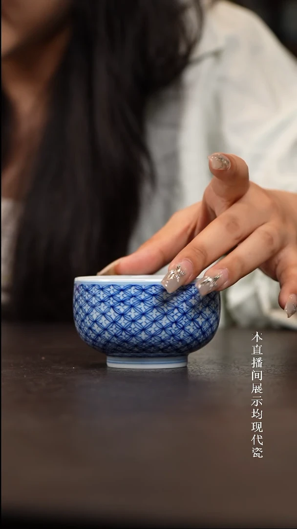 青花铜钱纹禅定杯
