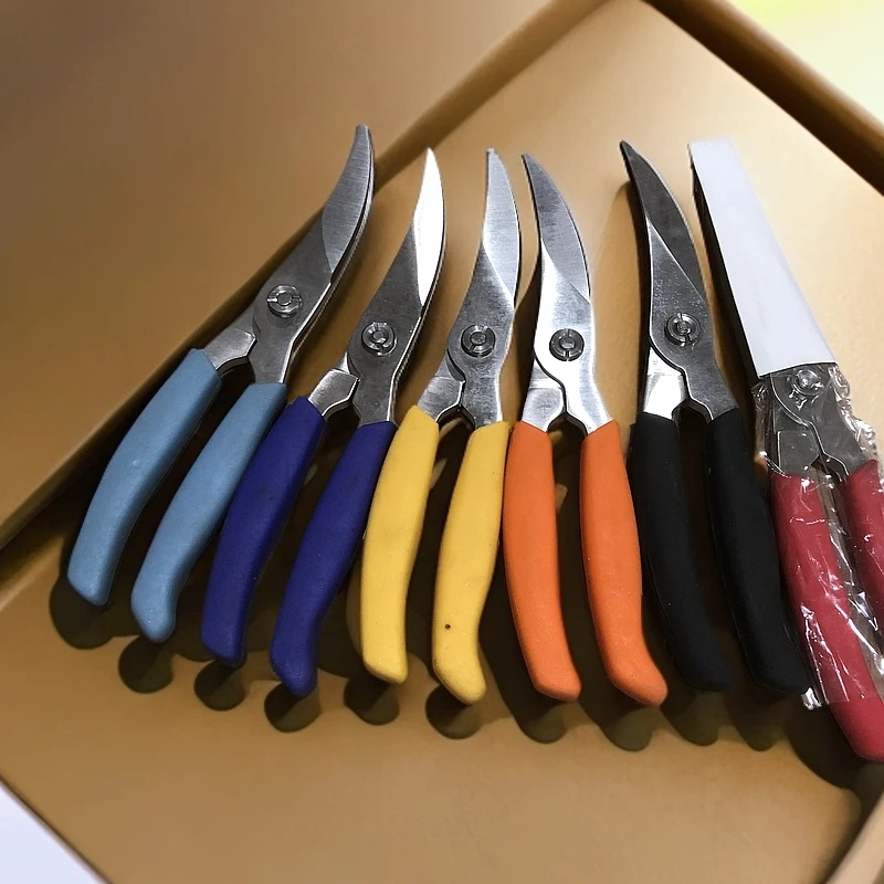 K家鸡骨剪一支，颜色按顺序发。长度23cm，微瑕