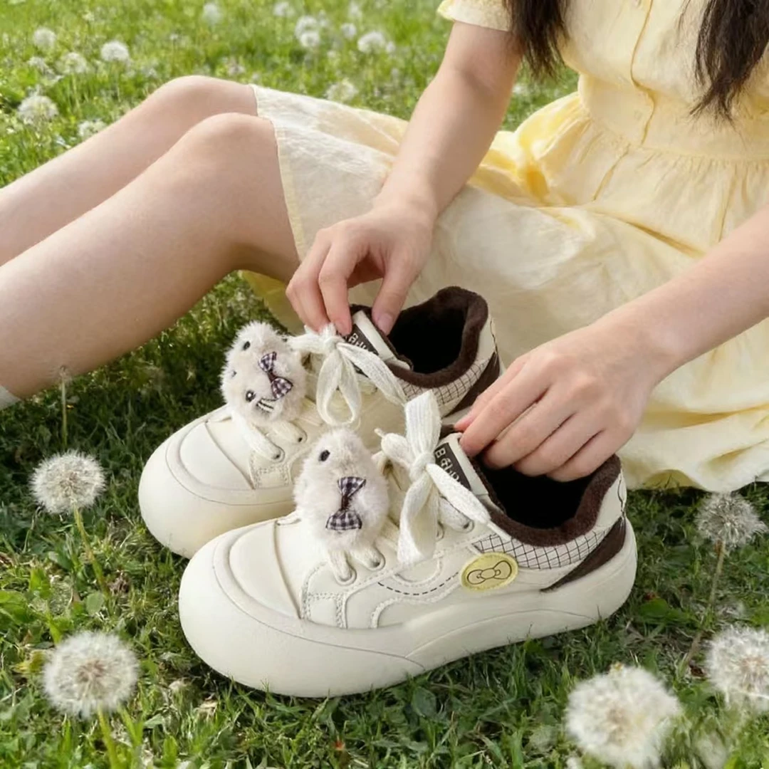 秋冬新款带公仔舒适户外休闲鞋时尚运动百搭加绒棉鞋增高小白鞋