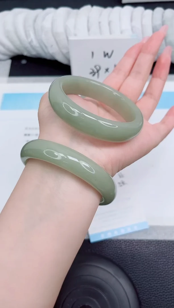 石英质玉手镯未镶嵌86-56