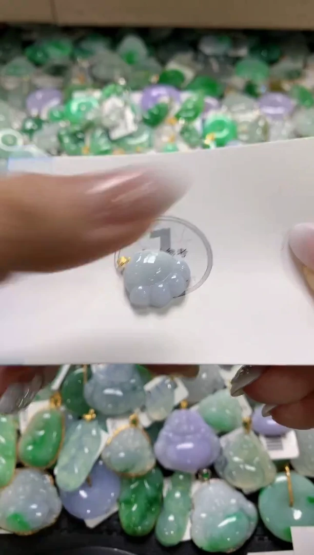 颈饰18K金镶嵌翡翠1111111111111111