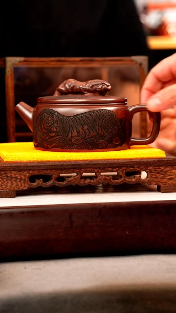 茶壶紫砂石红 虎钮喊我 卧虎藏龙
