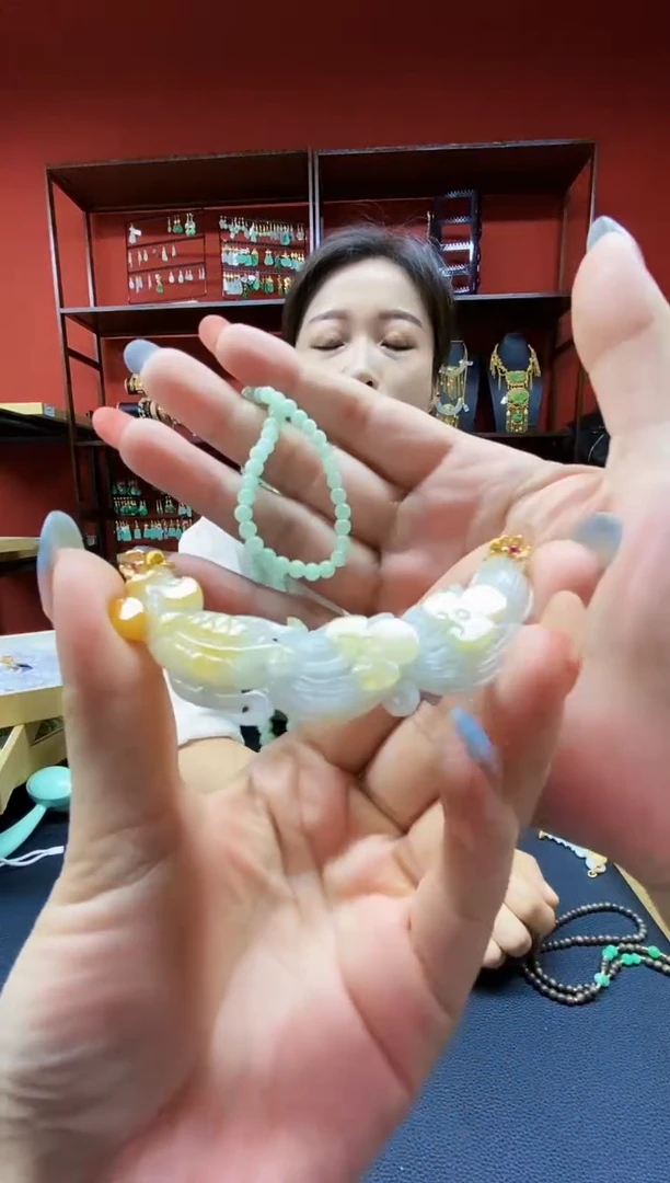 颈饰未镶嵌翡翠吊坠