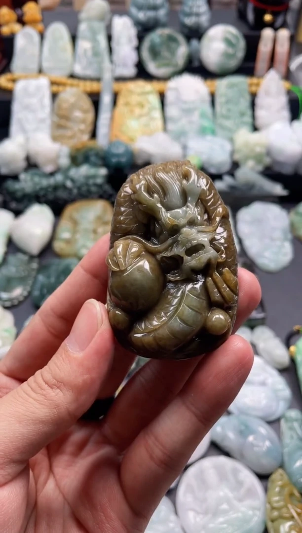 颈饰未镶嵌翡翠41  天然翡翠a货  龙牌