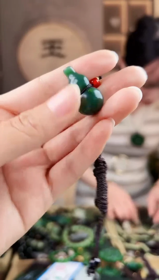 颈饰未镶嵌和田玉拍一发一，多样性发货