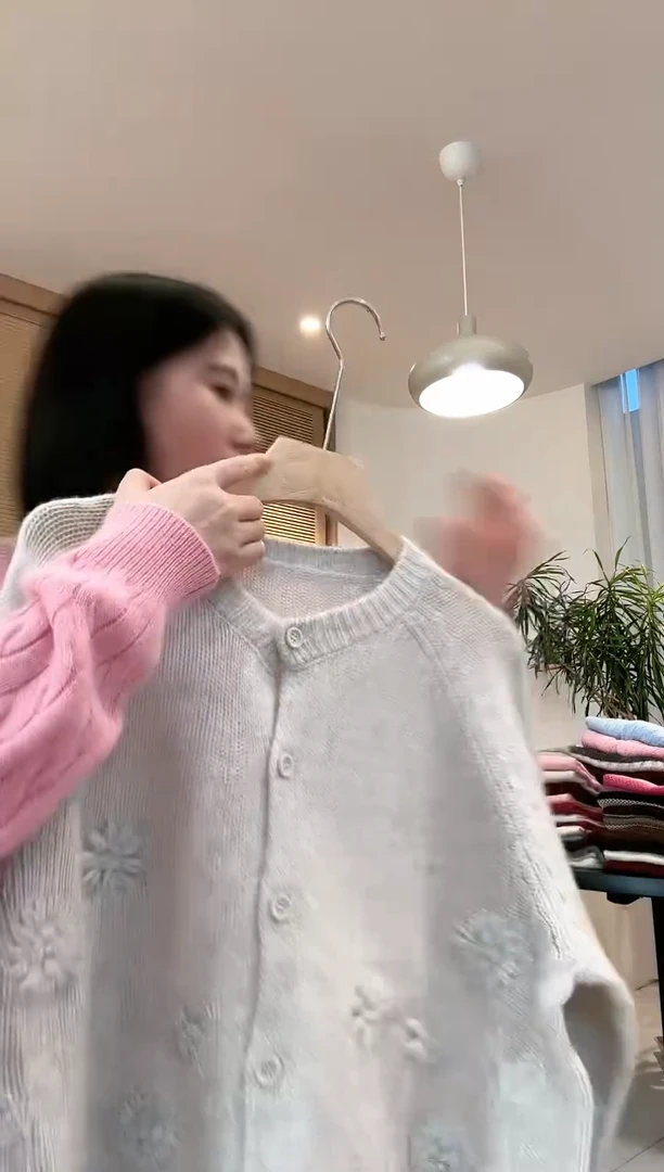 6988-云朵白开衫