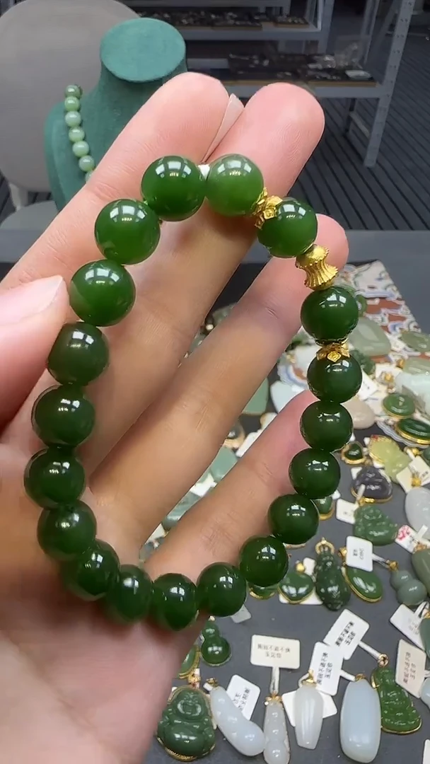 18K金镶嵌手串和田玉1
