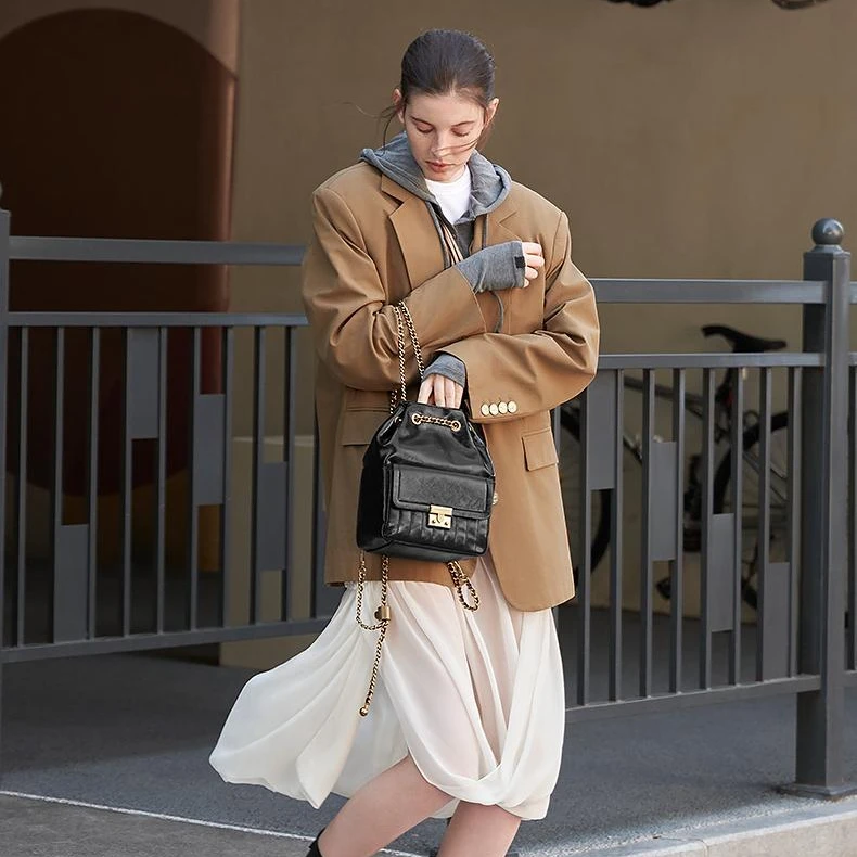 CHARLES & KEITH新品女士简约通勤链条双肩包60271530