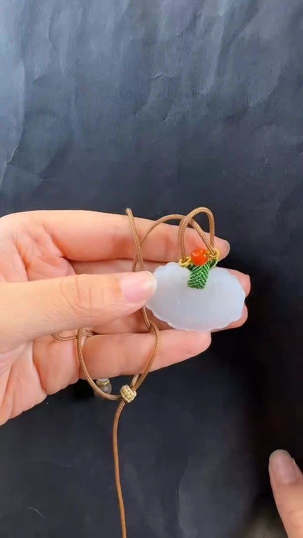 颈饰未镶嵌和田玉吊坠