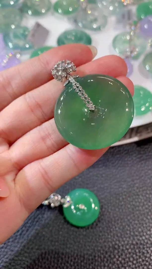 吊坠(不含链)18K金镶嵌翡翠A33