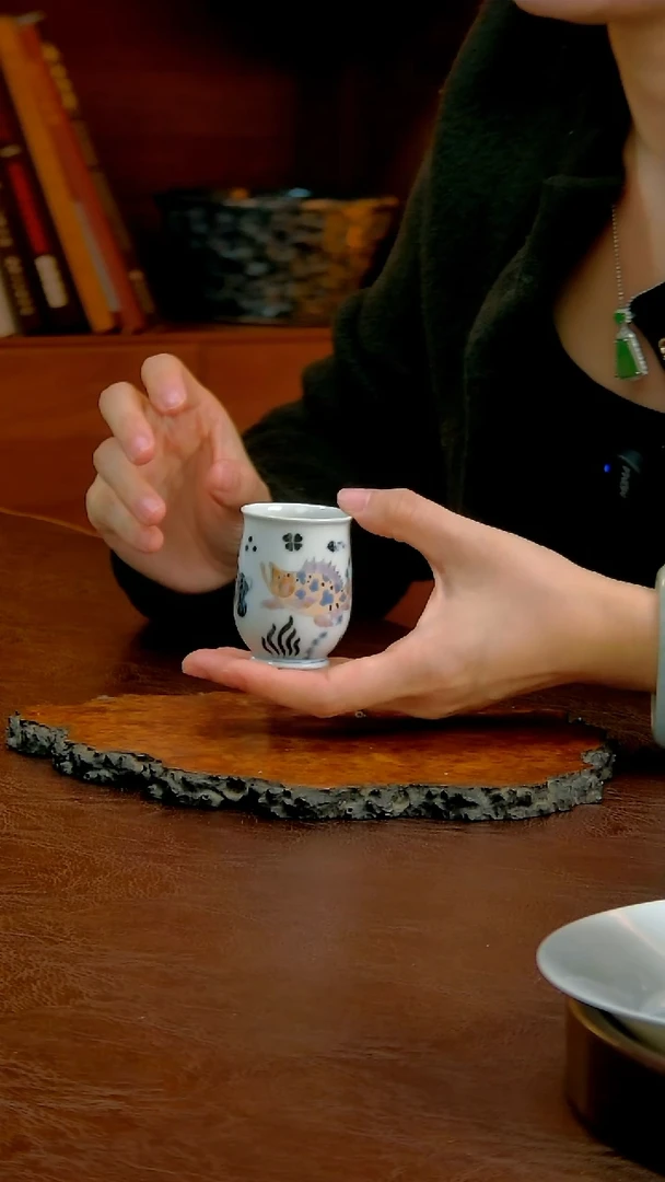 青花御彩鳜鱼玉兰杯