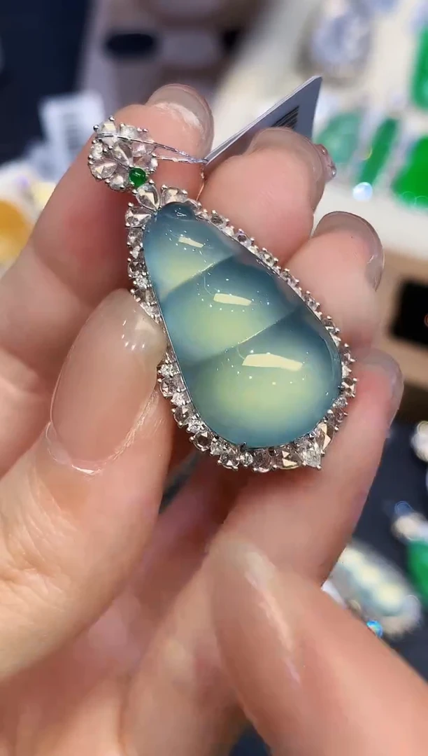 18K金镶嵌戒指翡翠L1301多样性发其一