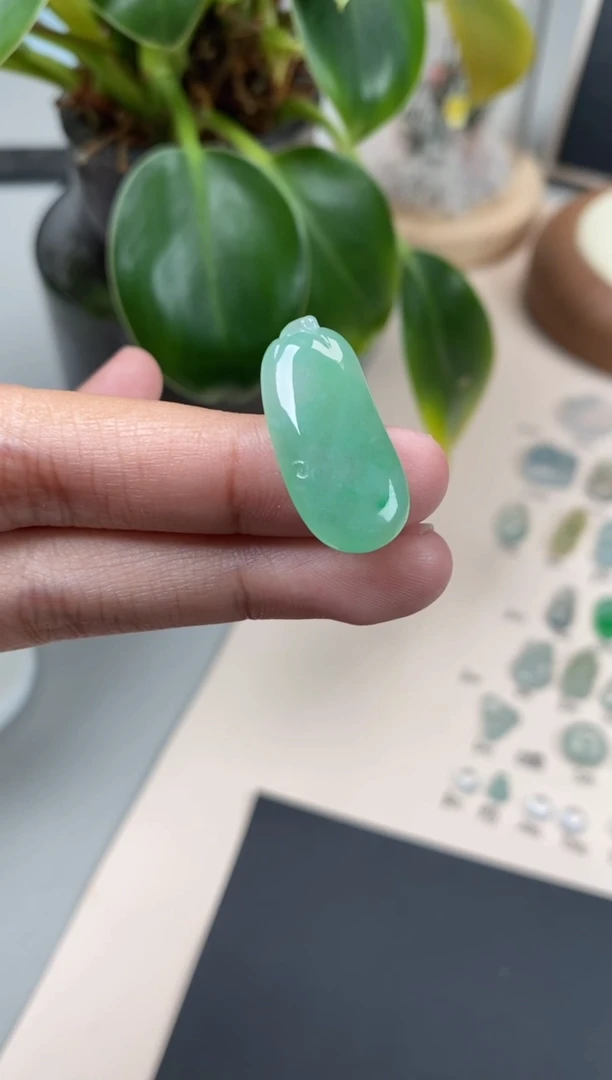 【闪购商品】翡翠颈饰未镶嵌翡翠冰果绿福瓜