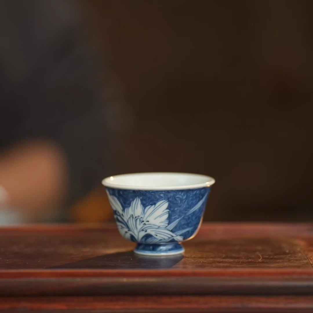 雨后丨湛蓝系列 蓝地鸢尾花品杯 75ML 景德镇瓷器纯手工茶杯茶具