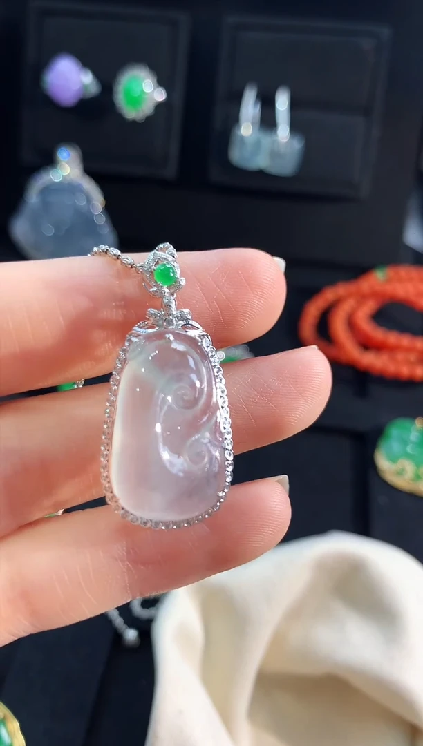 【闪购商品】翡翠吊坠(不含链)18K金镶嵌吊坠