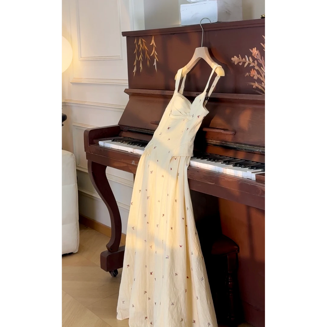 LAOXIAO服饰【奶雾茉莉】法式复古设计师气质显瘦小个子连衣裙046