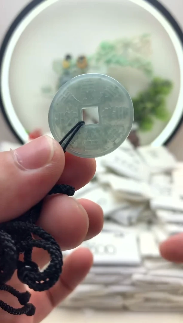 颈饰未镶嵌翡翠小山鬼