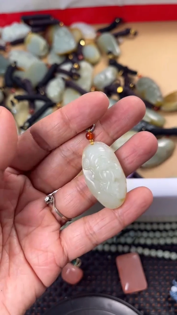 【闪购商品】和田玉颈饰未镶嵌多样性发货没有证书拍一发一有瑕