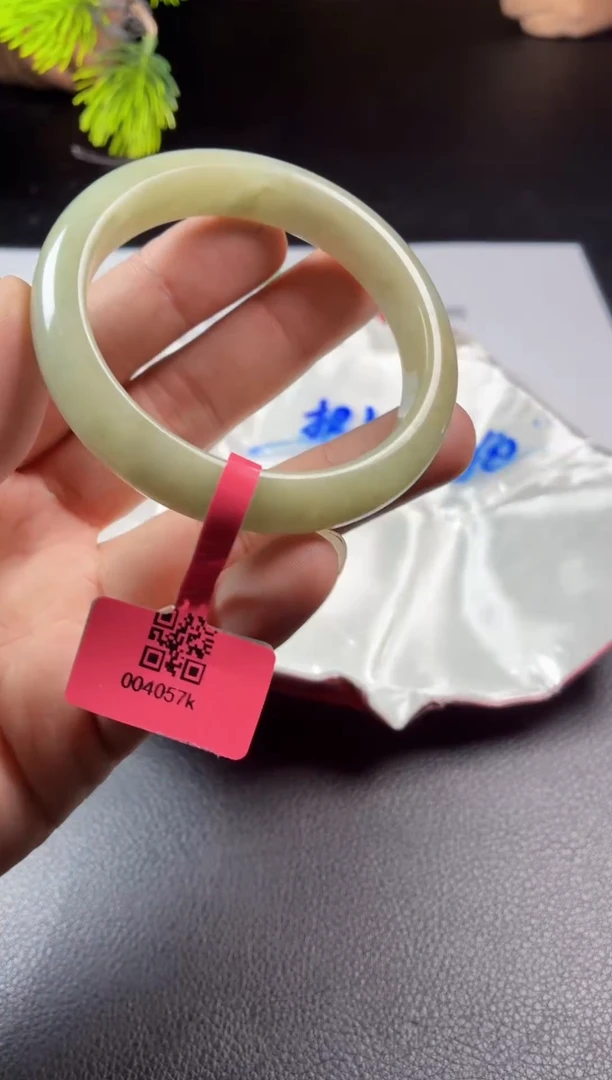 翡翠手镯未镶嵌纯天然A货翡翠手镯