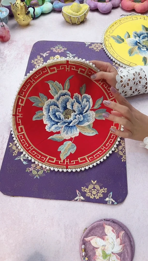 70不退换 红底牡丹钉珠茶席