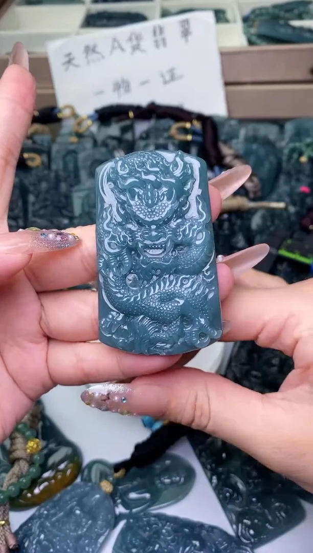 翡翠未镶嵌颈饰