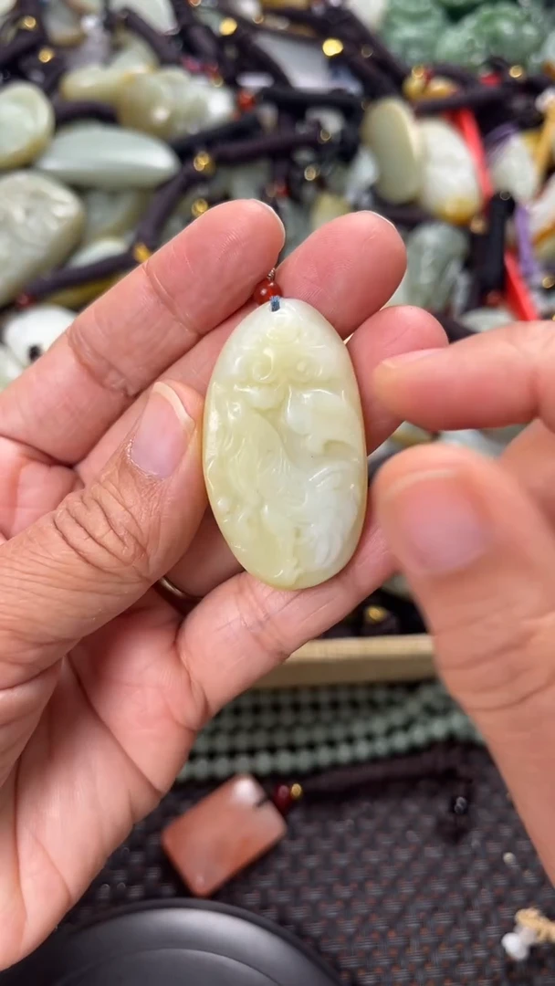 【闪购商品】和田玉颈饰未镶嵌多样性发货没有证书拍一发一有瑕