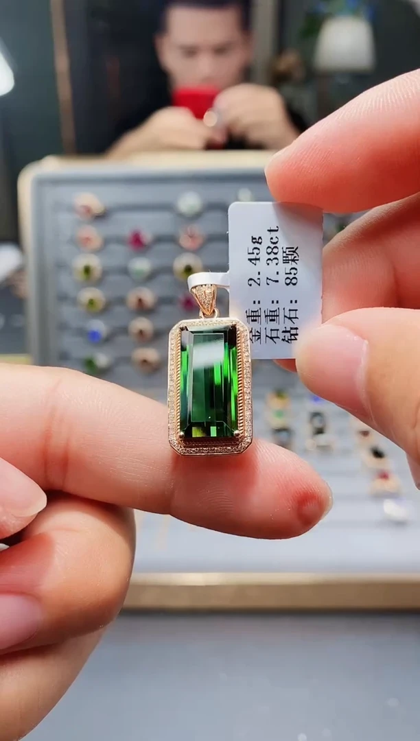 颈饰18K金镶嵌碧玺7.38.