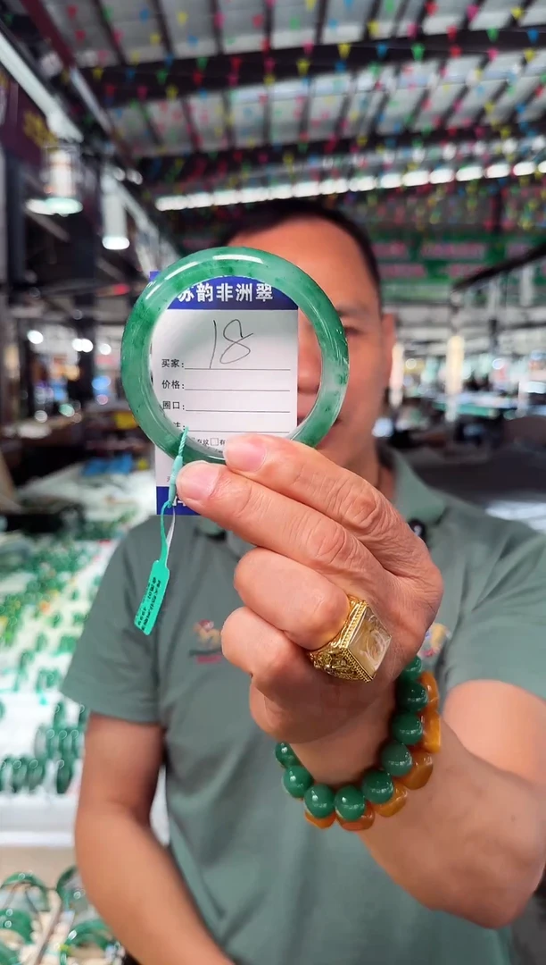 未镶嵌手镯石英质玉（非洲翠）62+