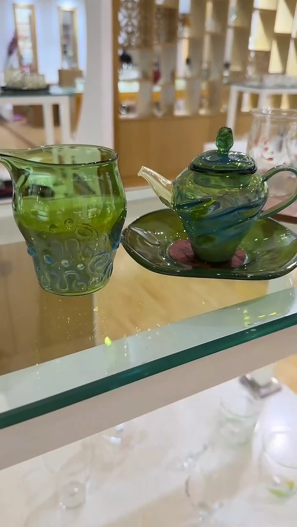 玉见手捏壶绿+绿公道杯