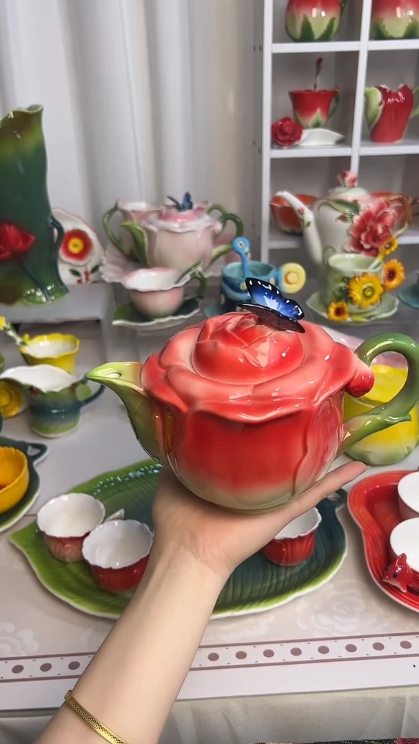 瓷红色蝴蝶茶壶1
