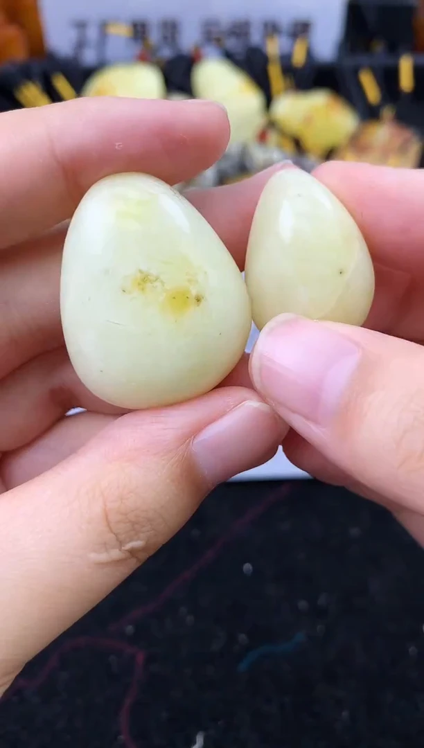 未镶嵌琥珀珠宝奇石69