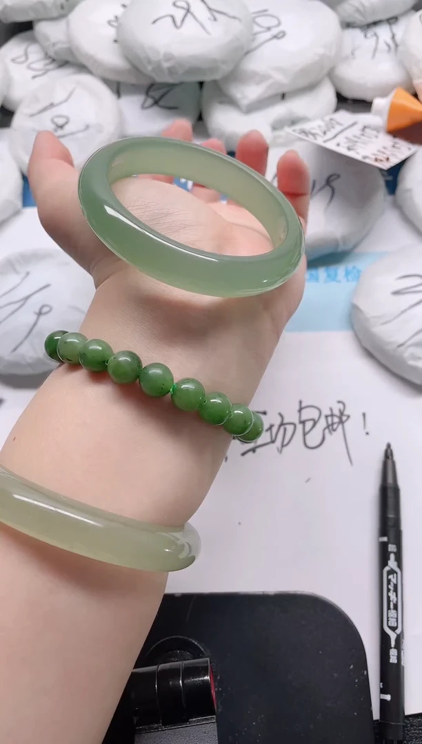 未镶嵌手镯石英质玉70-58