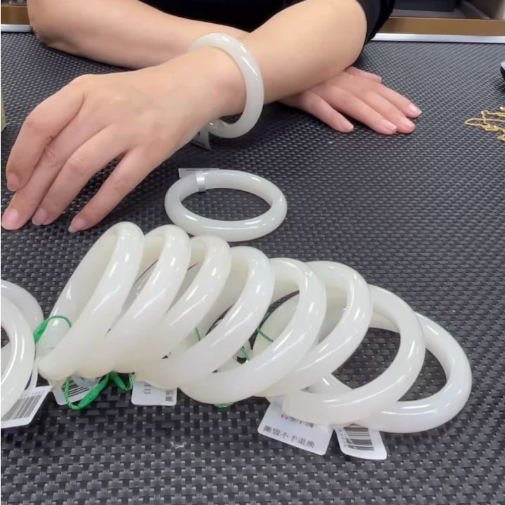 【老郑家】和田玉手镯一支(多样性发1件)