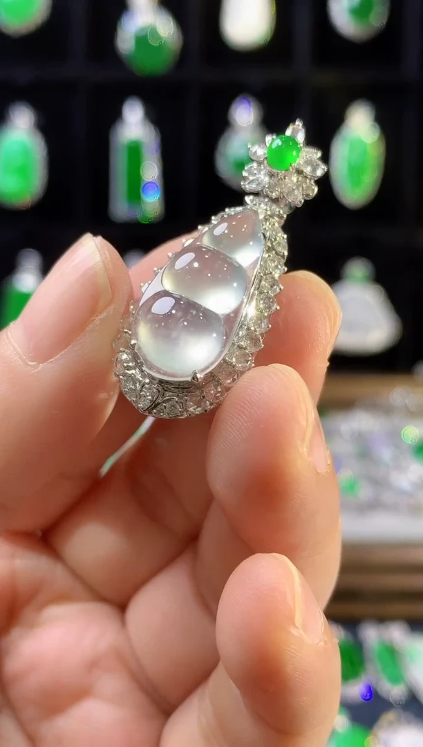 翡翠18K金镶嵌颈饰18k翡翠吊坠