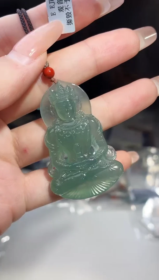 翡翠未镶嵌颈饰度母