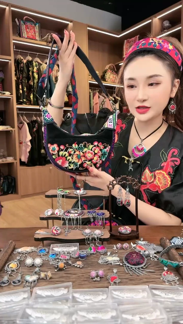 【闪购商品】织绣L664黔东南苗族刺绣