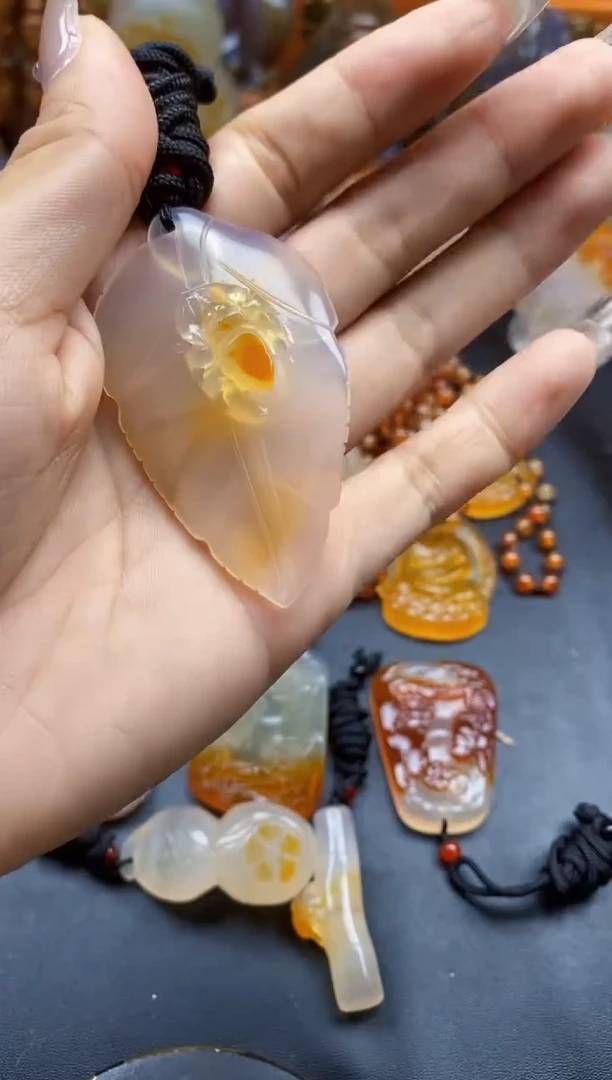 玛瑙/玉髓挂件未镶嵌随*ll