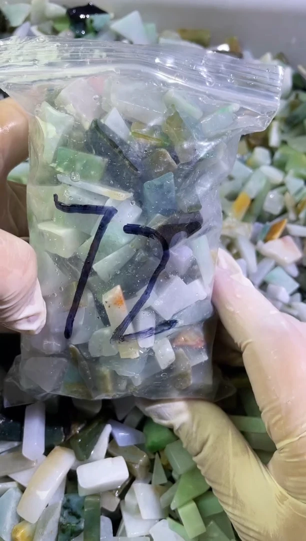 【闪购商品】翡翠颈饰未镶嵌天然翡翠小号500克72