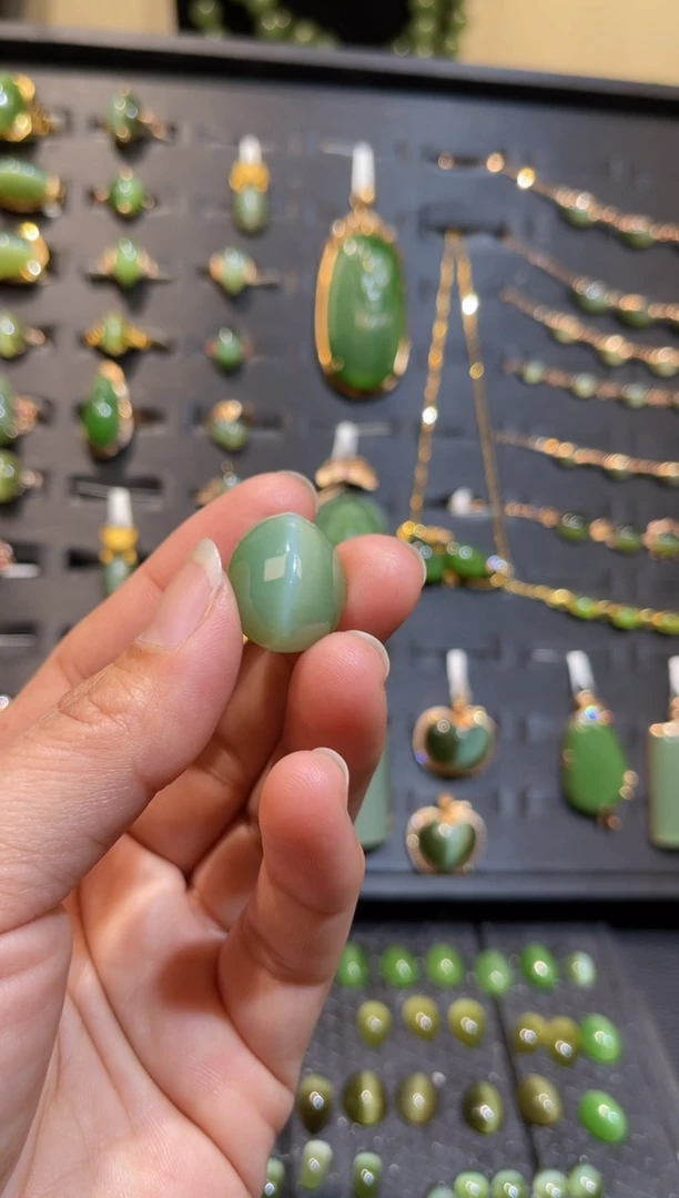 【闪购商品】和田玉碧玉粉青猫眼裸石未镶嵌多样性发一