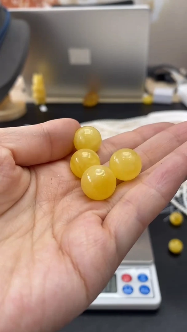 琥珀未镶嵌珠宝奇石2149多样性发其一默认有瑕