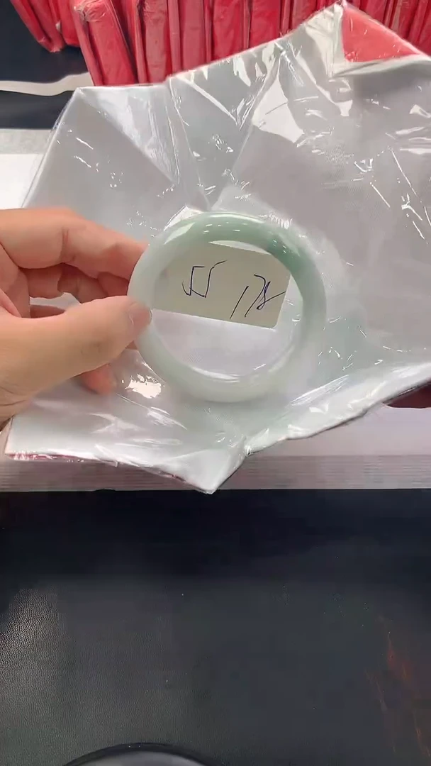 翡翠手镯未镶嵌21