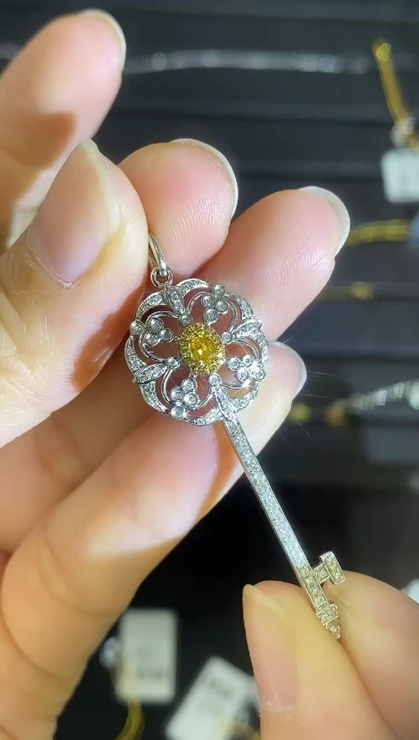 18K金镶嵌吊坠钻石223