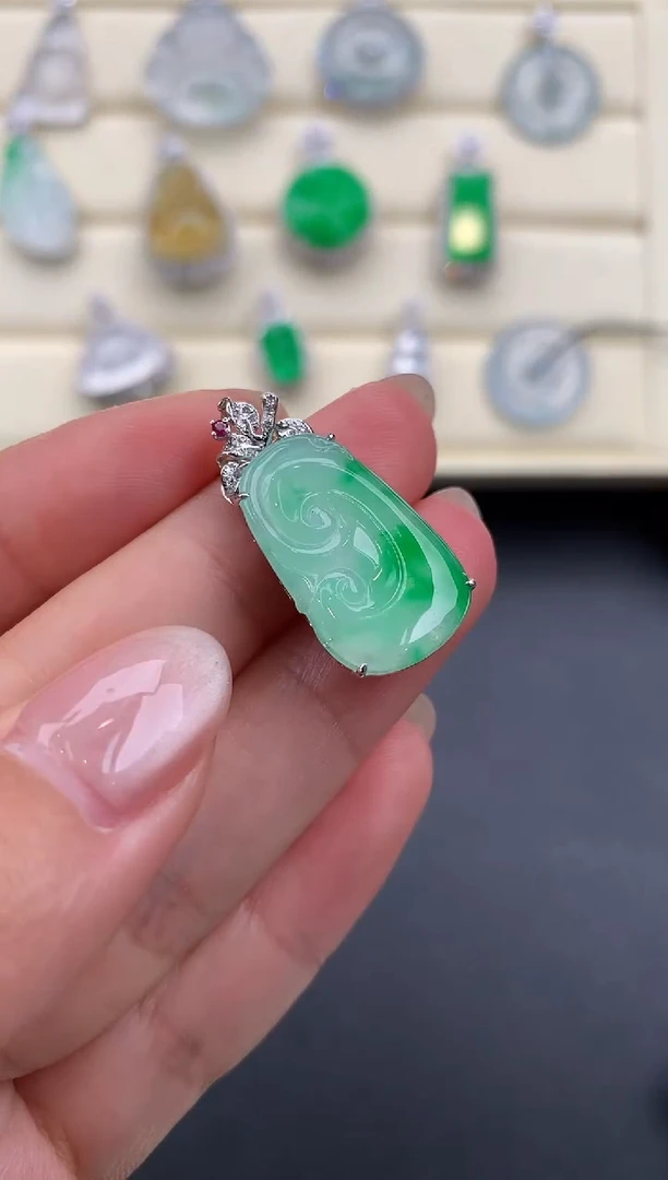 【闪购商品】翡翠颈饰18K金镶嵌X289      