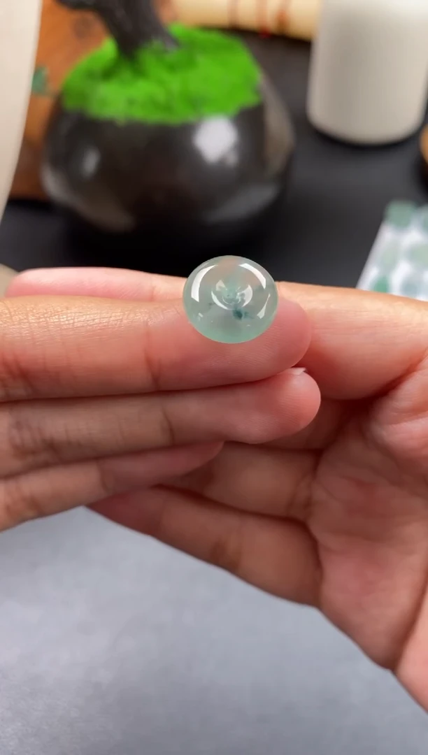 配石翡翠飘花面包扣