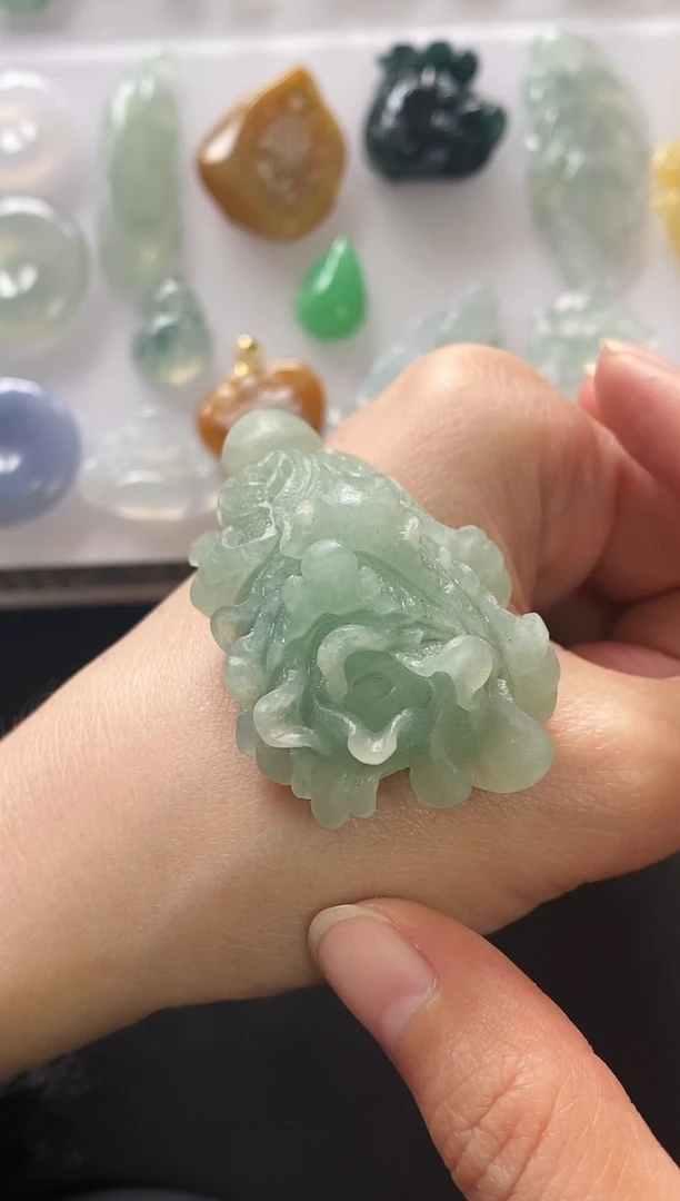 未镶嵌定制翡翠白菜~