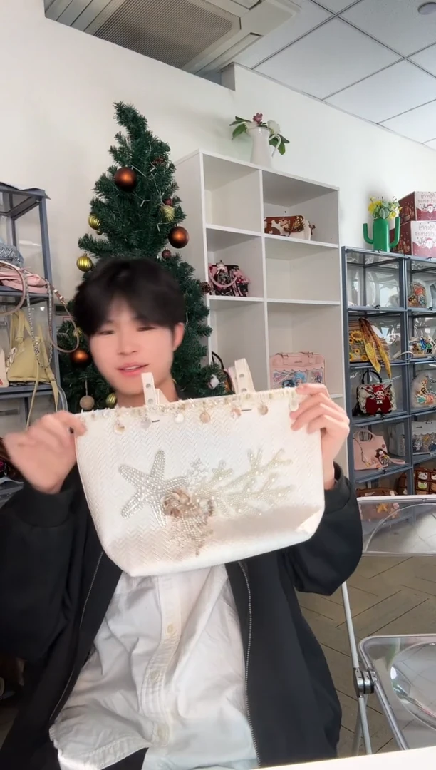 PU谈****水必灵手工潮包包