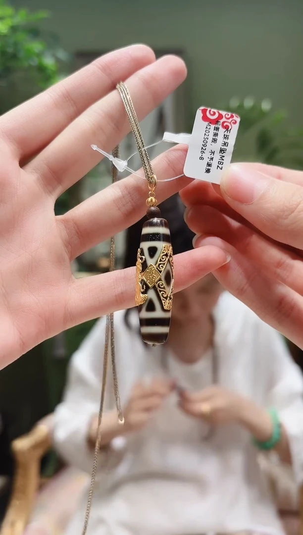 玛瑙/玉髓（覆膜）颈饰18K金镶嵌天珠吊坠MBZ0926-8多样性发货