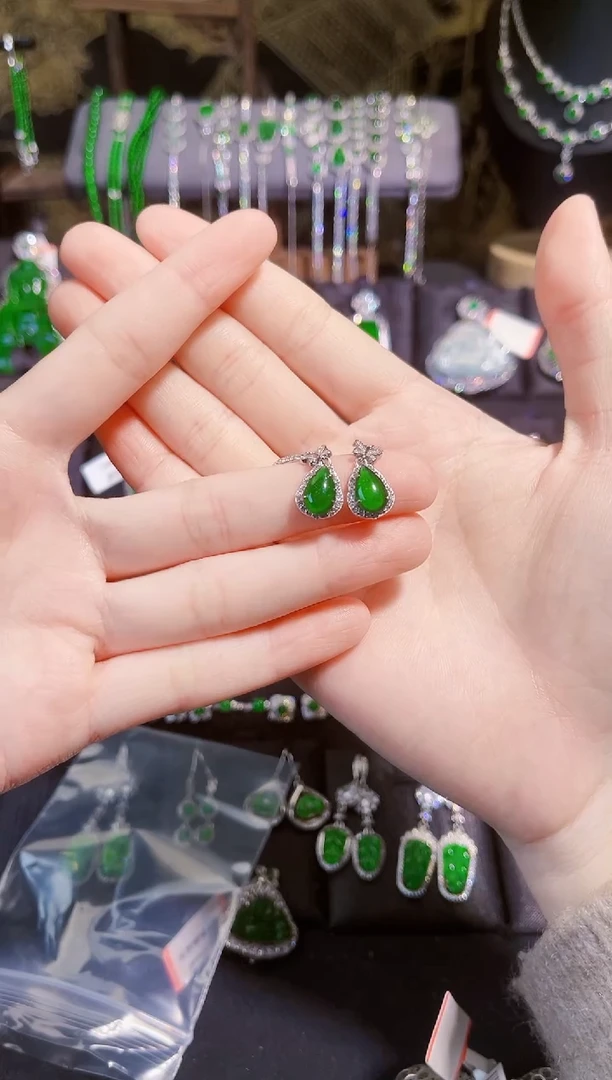 【闪购商品】翡翠耳饰银S925镶嵌水滴耳坠