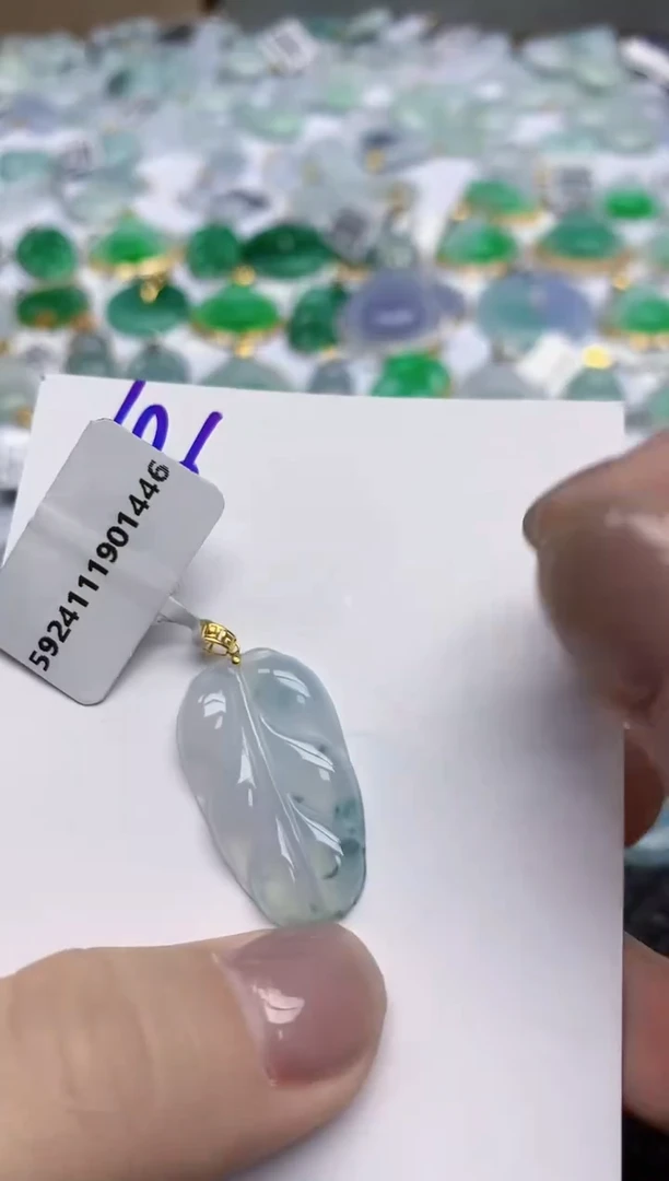 【闪购商品】翡翠颈饰18K金镶嵌天然翡翠A货